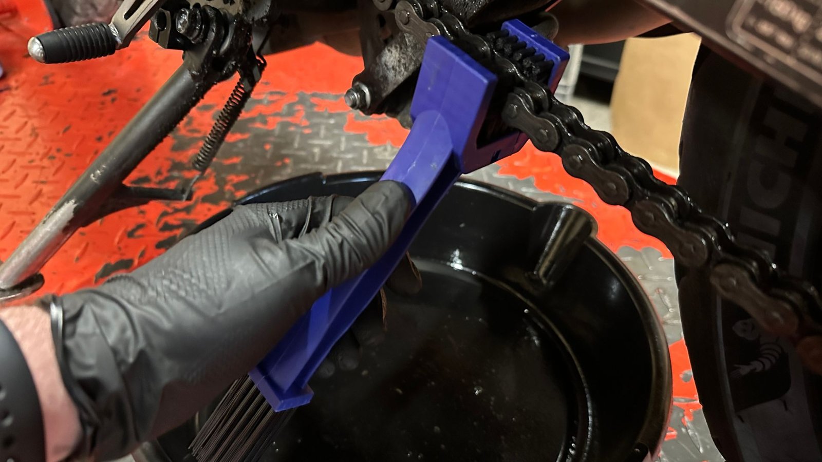 Comment entretenir sa chaîne moto